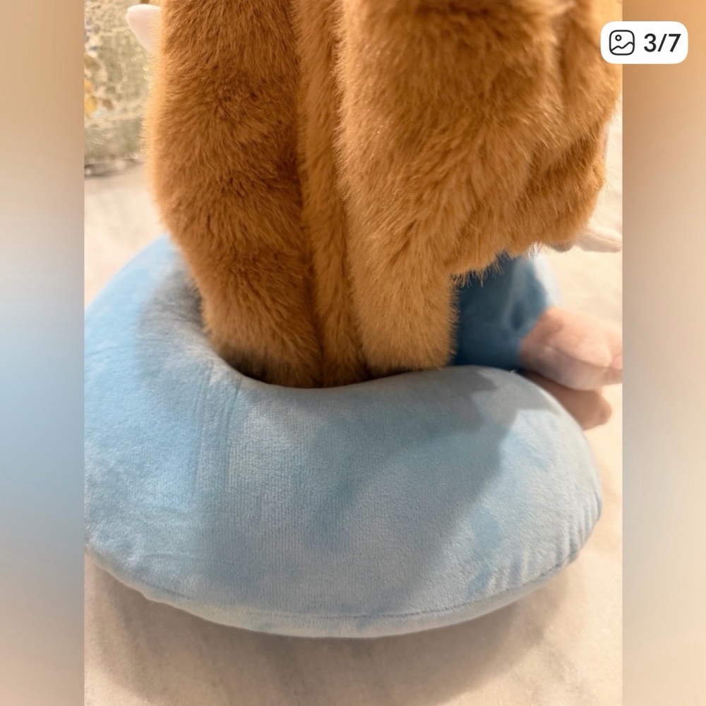Labubu Neck Pillow With Hooded Labubu Face - Hard to Find RARE - Picture 4 of 9